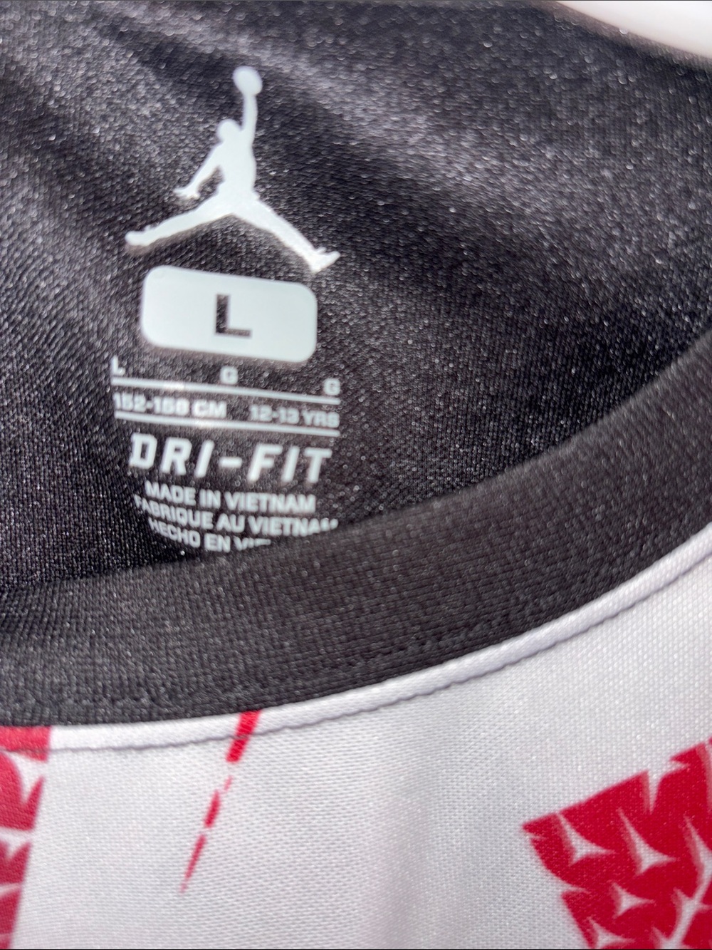 Boys Jordan Black and Red Graphic Short Sleeve size Large - Picture 4 of 6